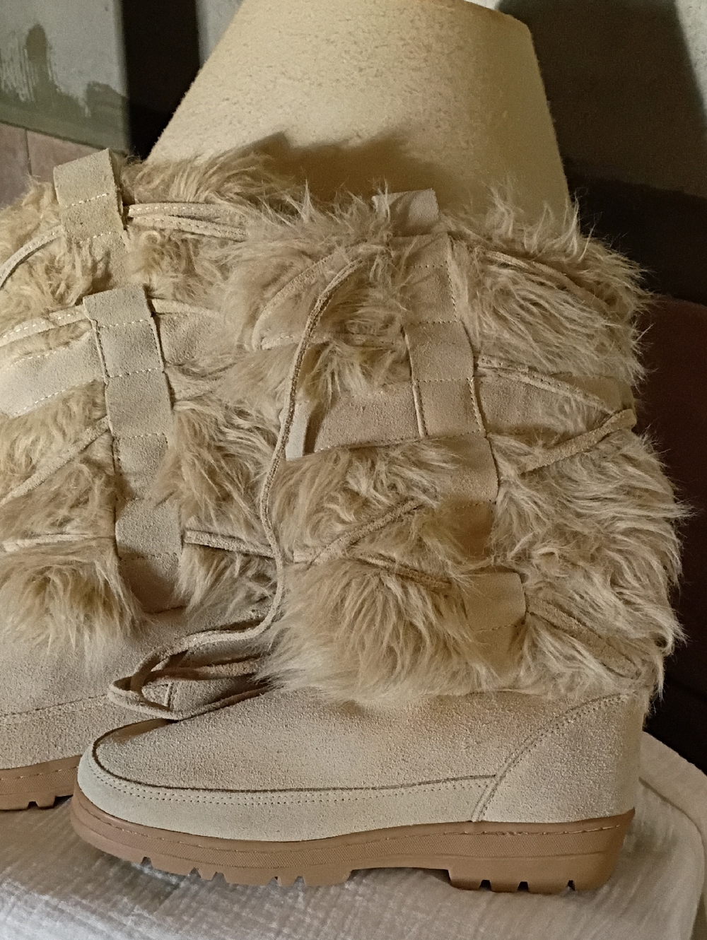 Faux-Fur Winter Lace-Up Boots in Tan